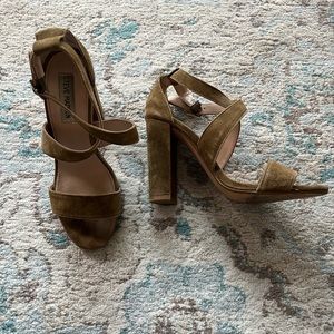 Steve Madden olive green cross ankle pumps